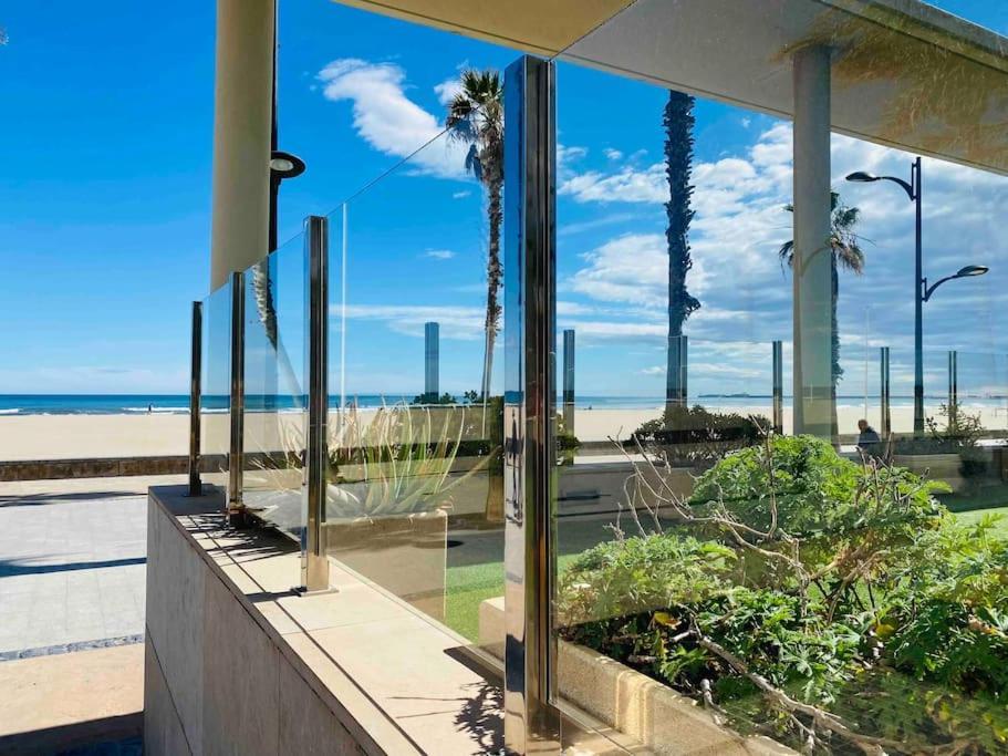 Stylish Apartment With Terrace On The Beachfrom บาเลนเซีย ภายนอก รูปภาพ